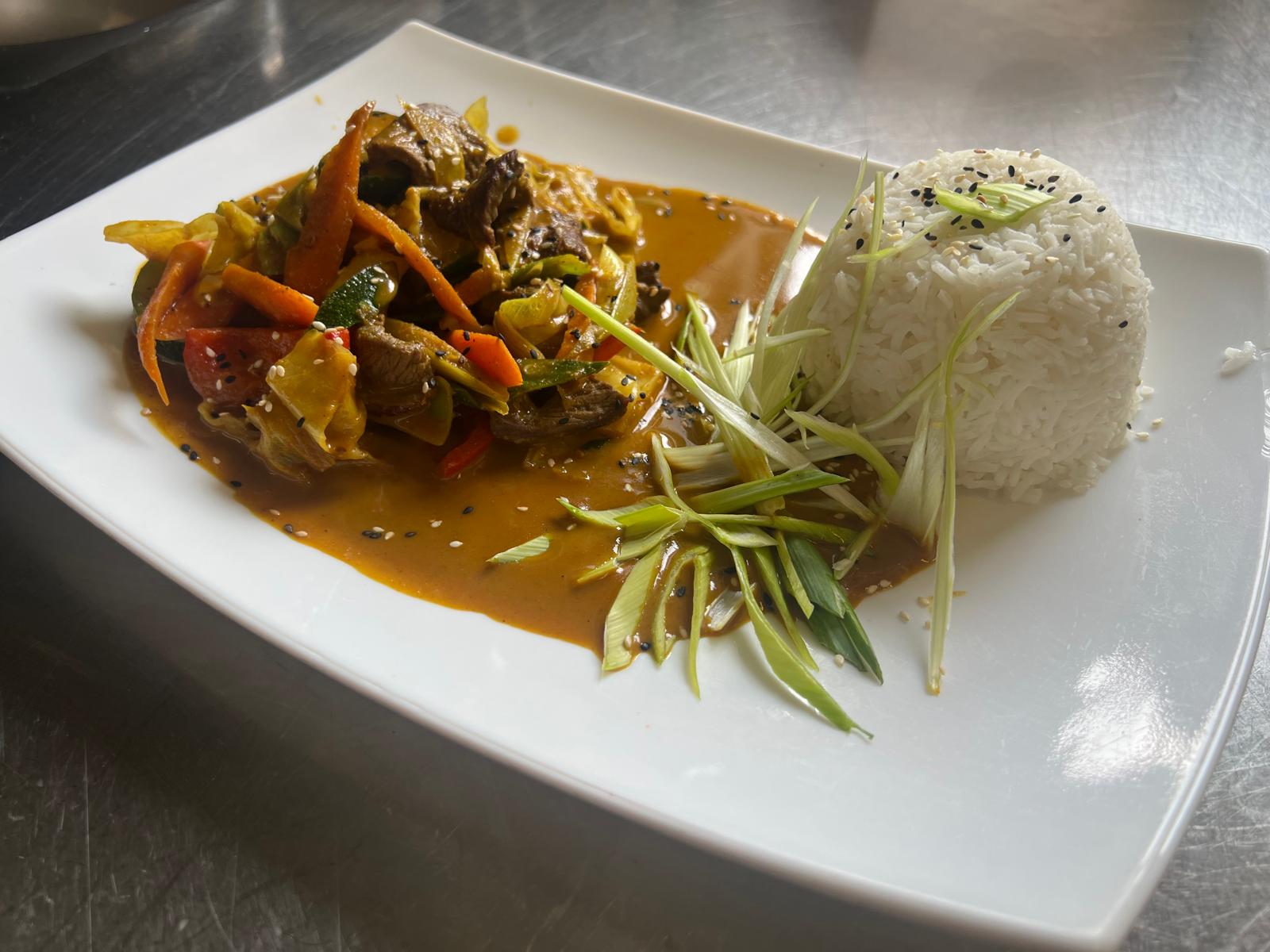 Wok-Pfanne mit Reis